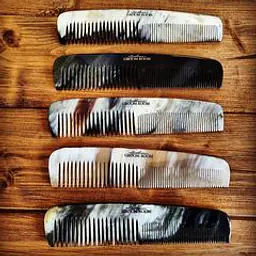 The Gentleman's Groom Room Natural Horn Comb 5 3/4"