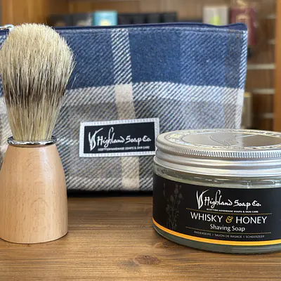 The Highland Soap Co. Whisky And Honey Shaving Gift Set primary image