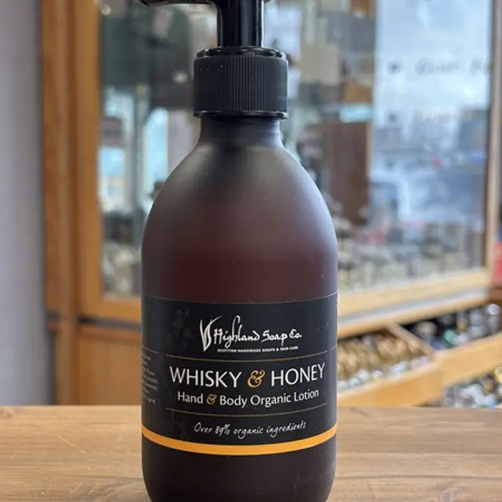 The Highland Soap Co. Whisky And Honey Hand And Body Organic Lotion 300ml