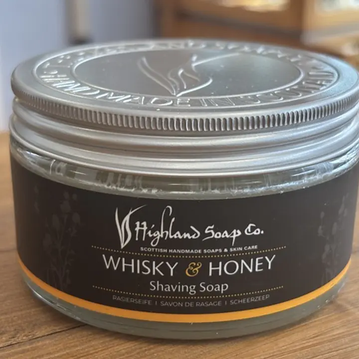 The Highland Soap Co. Whisky And Honey Shaving Soap - Master